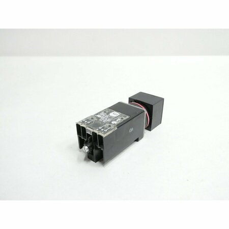 Allen Bradley SQUARE ILLUMINATED 120V-AC PUSHBUTTON 800MB-CPA16GA